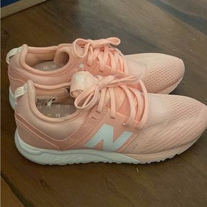 Women’s new balance shoes